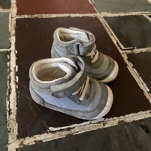 Stride right 3.5 toddler baby shoes